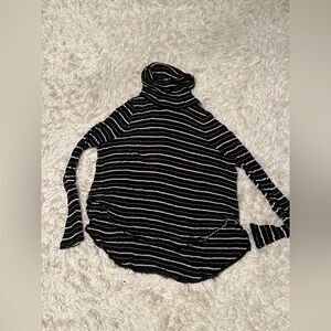 Free People women’s turtleneck￼M